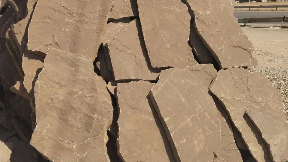 Damavand'da levha ve hurda taş satış merkezi